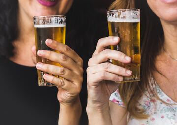 friends sharing a craft beer
